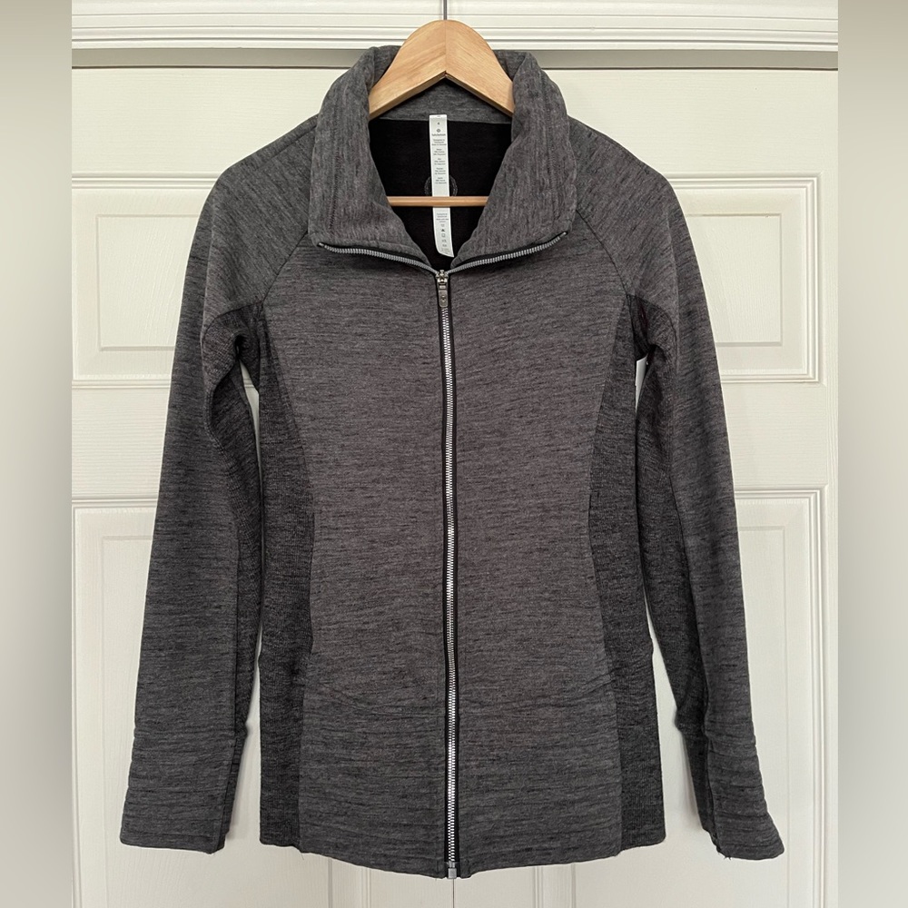 {Lululemon} Radiant Jacket II in Heathered Core Dark Grey - Women's 4